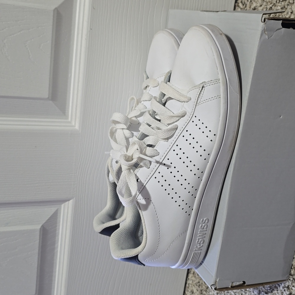 Men's Kswiss Sneaker White and Black size 8